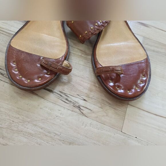 FRYE Avery Toe Ring Boho Leather Sandals Sz 7.5M Ankle Strap Studded Brown Low - Picture 4 of 12